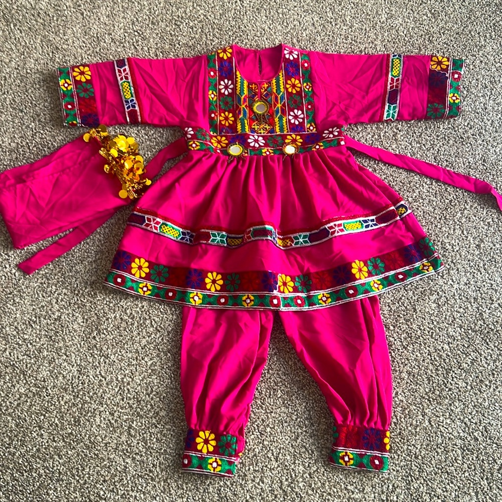 Pink clothes for two-year-old girls💃